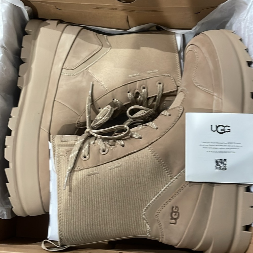 UGG Lug Platform Lace-Up
Combat Boot 🥾🥾🥾(Women) - Picture 7 of 9